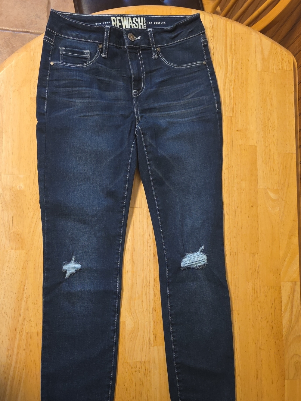 Rewash Women's Navy Blue Skinny Jeans with Knee Distress